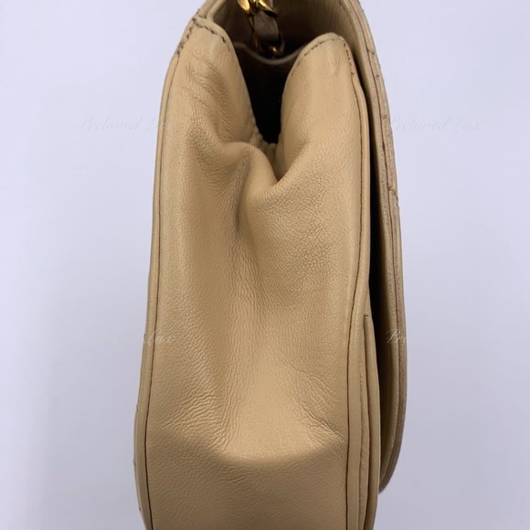 Authentic CHANEL Vintage Lambskin Half Moon Flap Bag Beige / gold hardware - Picture 6 of 17